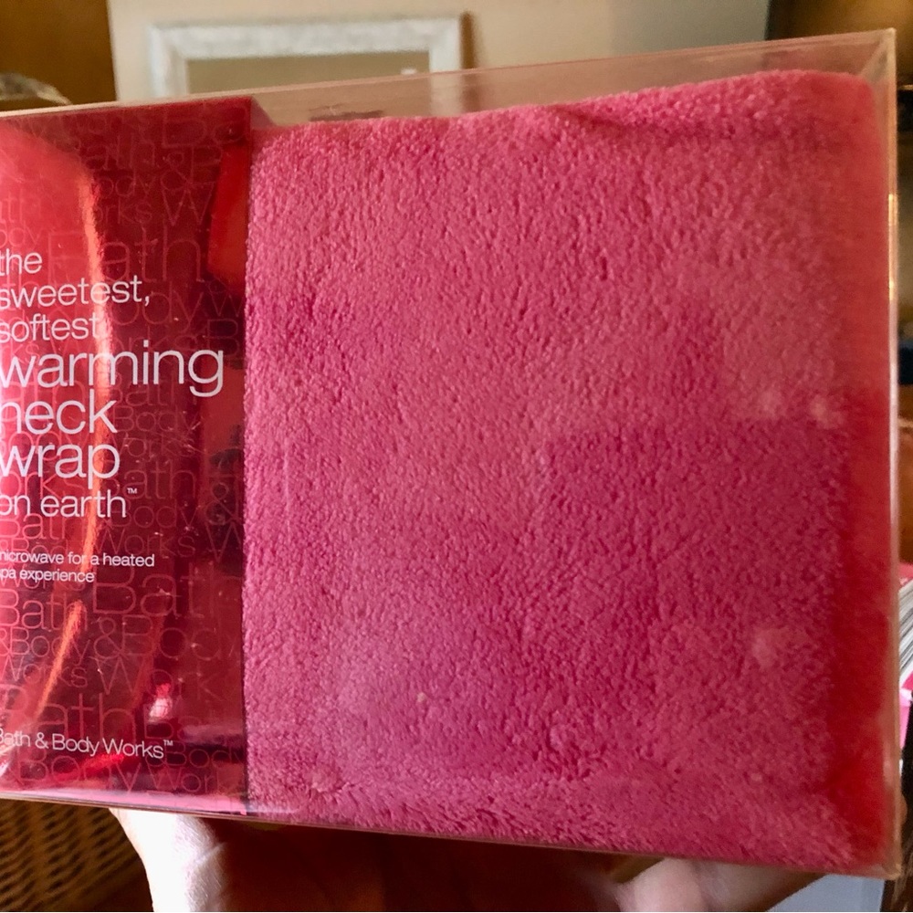 Bath & Body Works warming neck wrap original packaging